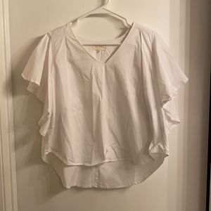 Loose fitting top with fairy-like sleeves
